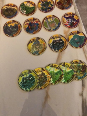 Yu-Gi-Oh! Tazos Shadow μεταχειρισμένες, συλλεκτικές τάπες 16 τεμάχια