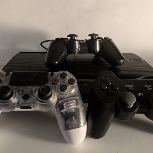Sony PlayStation 3 Super Slim 1TB σαν καινούργιο με HEN 4.93 και 3 χειριστήρια