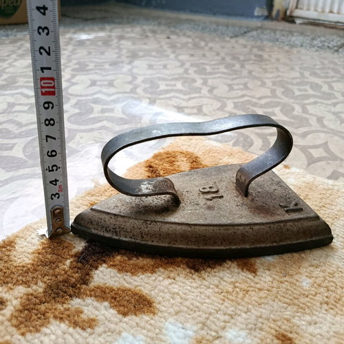Old cast iron iron used