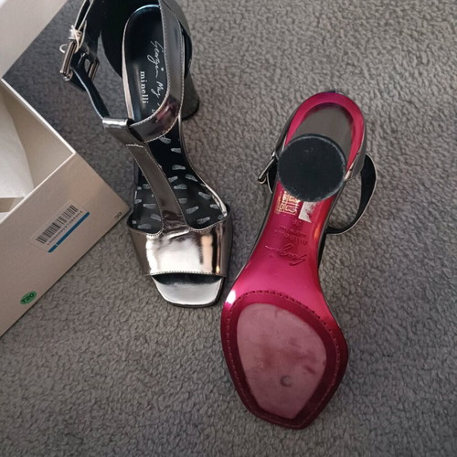 Italian women's silver sandals size 39 new with heel and red sole