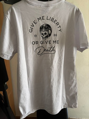 Short sleeve shirts like new, sizes M and L, black and white
