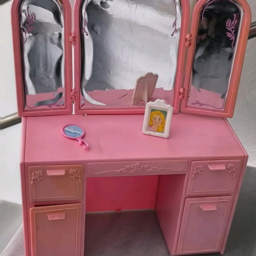 Barbie '87 vintage used vanity with mirror