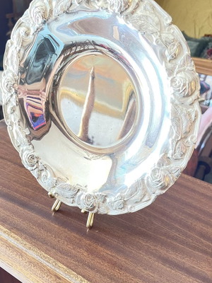 Metal decorative vessel like new with intricate decoration