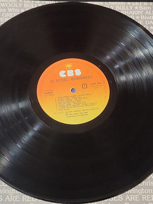16 Golden Memories vinyl record used with scratches