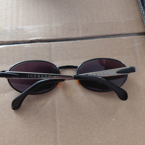 Iceberg vintage unisex oval sunglasses used, black metal frame