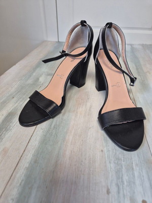 Migato black leather sandals size 40, heel height 8.5 cm, new