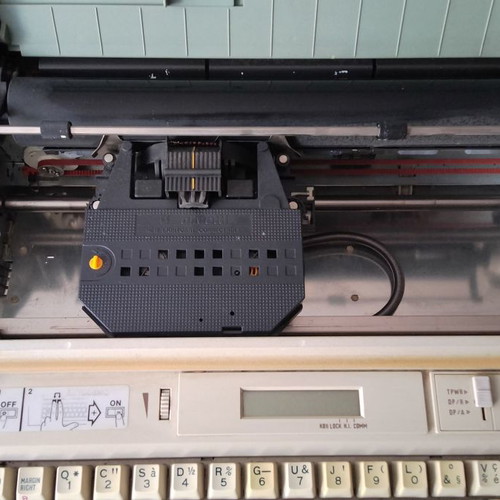 Olivetti ET Compact 65 electromechanical typewriter 1988