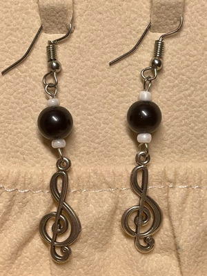 Silver earrings with music symbol and black and white beads, new