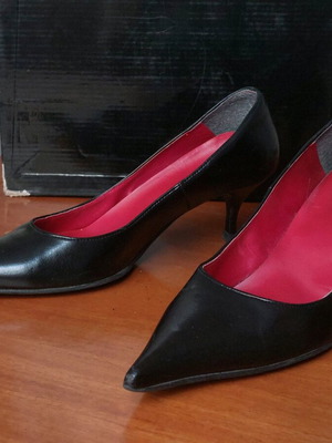 Black heels size 38 like new
