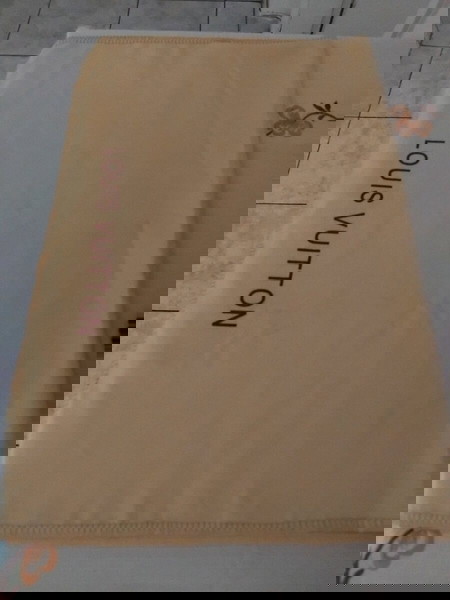 LOUIS VUITTON нов калъф