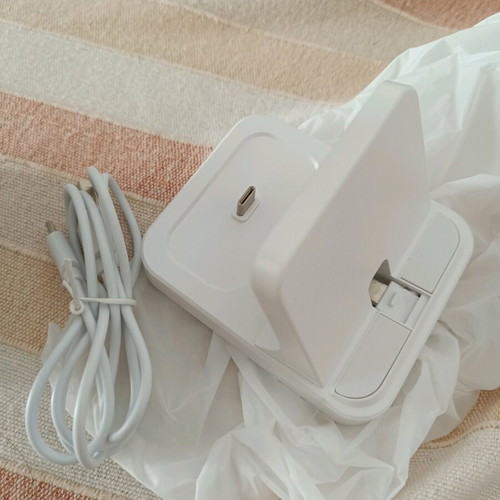 2-in-1 charging station unused