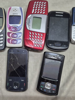 Vintage phones bundle used for parts Nokia Ericsson Samsung