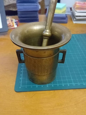 Μπρούτζινο γουδί με γουδοχέρι μεταχειρισμένο