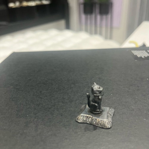 Metal miniature cat like new with base and detailed work
