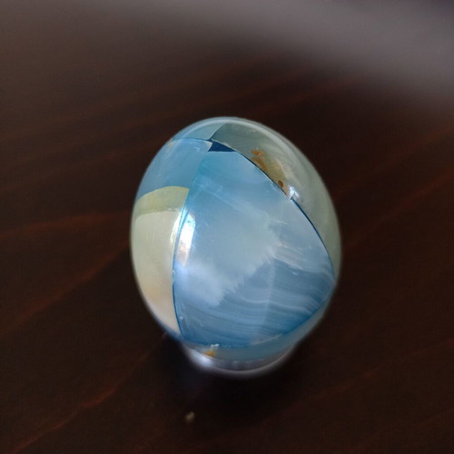 Collectible onyx egg in blue