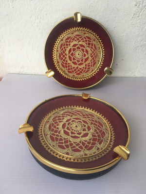 Σετ σταχτοδοχεία με κέντημα vintage σε εξαιρετική κατάσταση