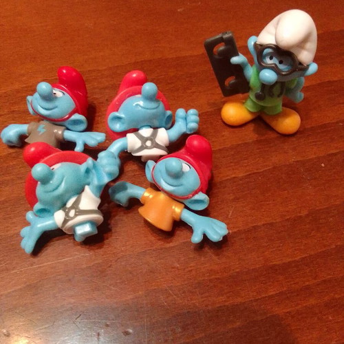 Kinder Smurfs figures 5 pieces like new