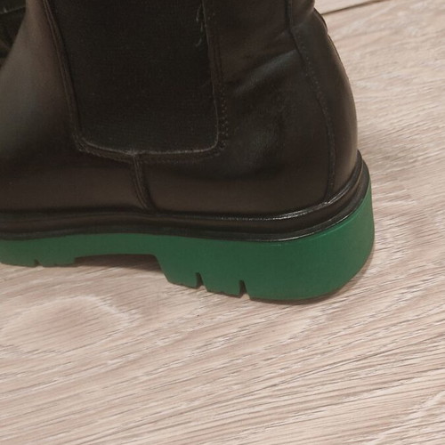 Boots with green sole size 40 like new, black