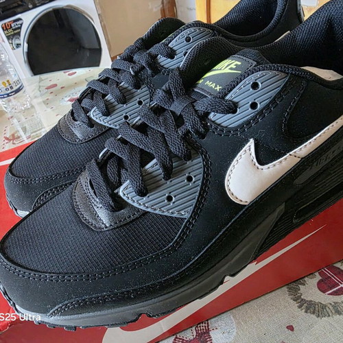 Nike Air Max 90 Black Volt New Unworn Size 45.5
