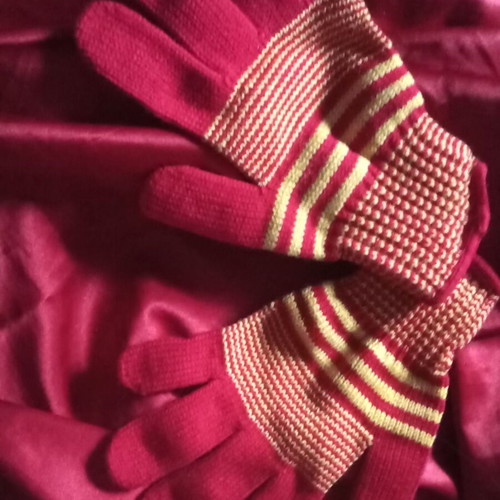 Knitted gloves new