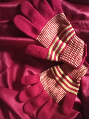 Knitted gloves new