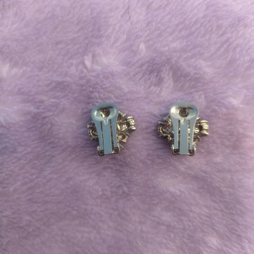 Vintage earrings with clip used