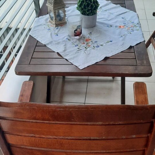 Balcony table with 4 wooden folding chairs used