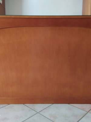 Wooden serving counter like new cherry color with 1 shelf