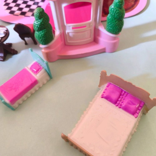 Fisher-Price Loving Family Sweet Streets Townhouse dollhouse like new vintage
