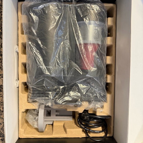 Roborock S7 with Auto Emptying Dock like new and extra consumables