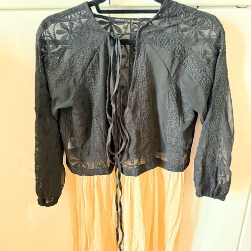 Nidodileda blouse like new, black and beige