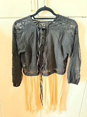 Nidodileda blouse like new, black and beige