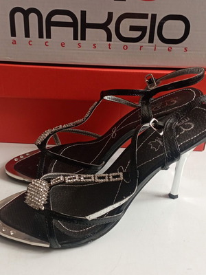 Makgio sandals with rhinestones size 40 like new, black