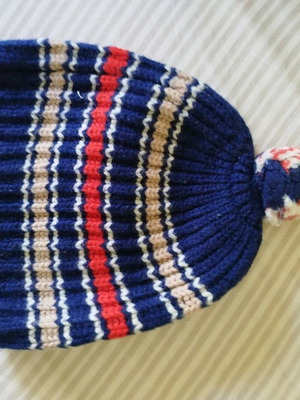 Boy's hat like new, blue