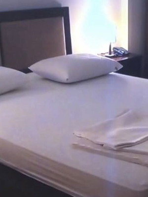 Κλασικό σετ κρεβατοκάμαρας μεταχειρισμένο, υπέρδιπλο κρεβάτι, 2 κομοδίνα, συρταριέρα