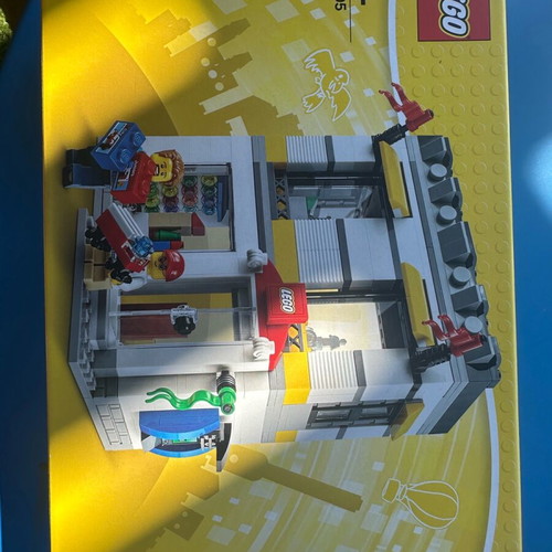 Lego Brand Store (40305) new, sealed, retired set