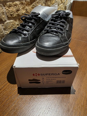 Γυναικείο δερμάτινο παπούτσι Superga μεταχειρισμένο, μαύρο, νούμερο 38