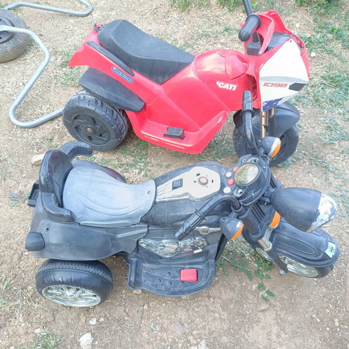 Children's electric motorcycles used, 6V battery needed, set of two