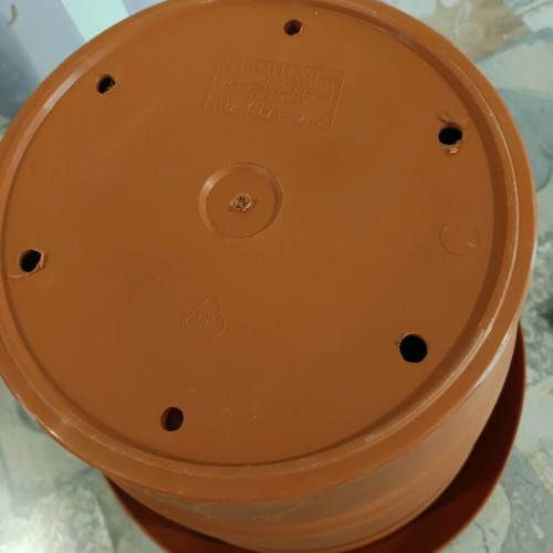 Plastic flower pots brown like new, pack of 6, 45x37 without saucers