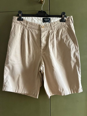 Pull & Bear beige cotton bermuda shorts like new, size M