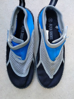 Aqua shoes used, size 32-33, excellent condition