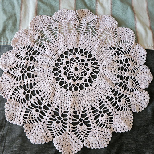 Crochet tablecloth like new, round 56 cm, handmade Swedish