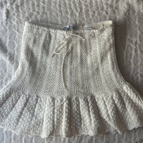 Zara cream crochet knit mini skirt size S, like new