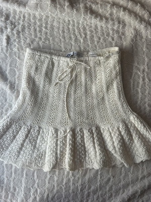 Zara cream crochet knit mini skirt size S, like new