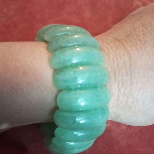 Bracelet with green aventurine semi-precious stone like new, diameter 6.4cm
