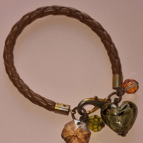 Bracelet in taupe with green stones like new