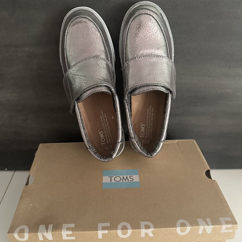 TOMS Metallic Leather Slip-On Sneakers like new, size 38, silver