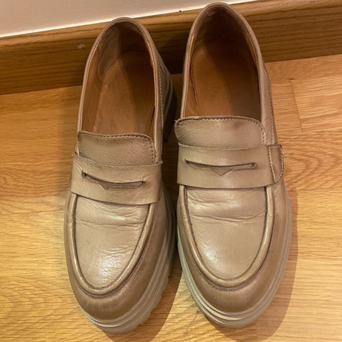 VP women's shoes beige size 38 like new