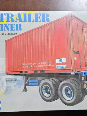 Semi-Trailer with Container ESCI new