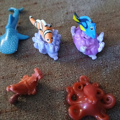 Kinder Nemo collectible figures set of 6 like new